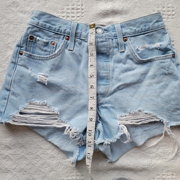 Levi's 501 Distressed Mini Denim Casual Summer Jean Shorts- Light Washed - Picture 7 of 9